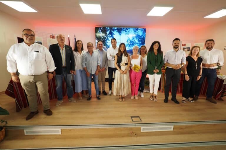 la riqueza artesanal de Cotillas y  sus grandes atractivos en el estand de la Diputación en la Feria de Albacete 2023