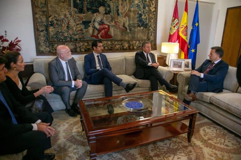 El presidente y el alcalde de Albacete se reúnen para abordar proyectos y necesidades en la ciudad