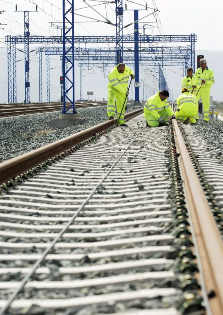 Incidencia ferroviaria en Monteagudo de las Salinas deja 4 trenes detenidos y 477 pasajeros evacuados
