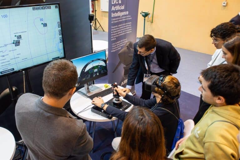 Margarita Robles inaugura las Jornadas BACSI sobre nuevas tecnologías en la Base Aérea de Albacete.