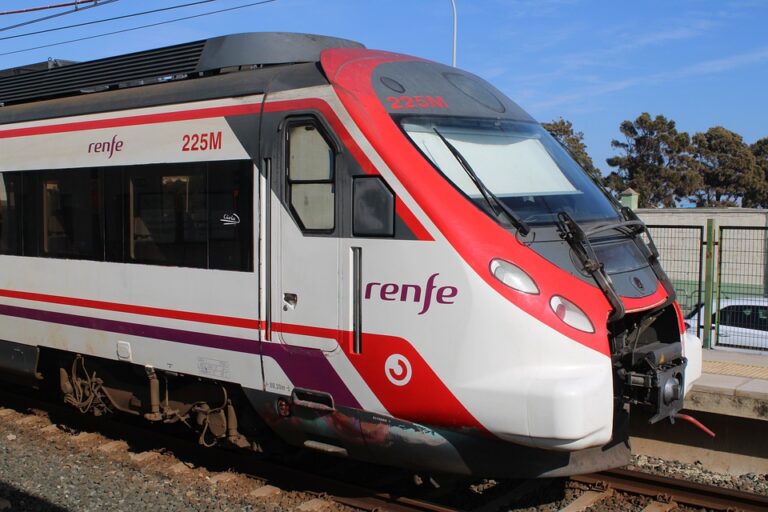 Renfe responde a las demandas del Gobierno regional: la línea AVLO Murcia-Madrid incluirá parada en Albacete