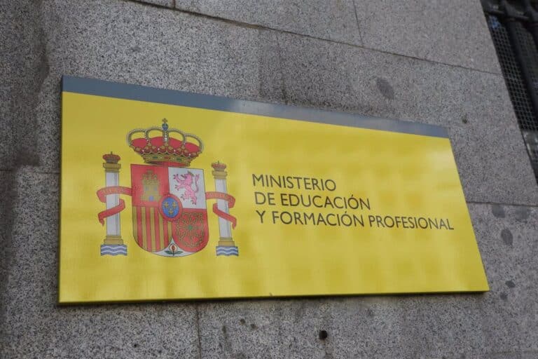 Fondos del Ministerio de Educación Beneficiarán a 15 Ayuntamientos de Castilla-La Mancha para la Creación de Centros de Capacitación Digital