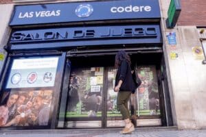 CCOO y colectivos vecinales piden al Consistorio albaceteño acciones para detener el auge de locales de juego