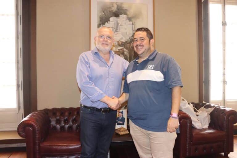 García-Page visita Bogarra para ofrecer condolencias a los seres queridos del alcalde Andrés Carreño tras su fallecimiento