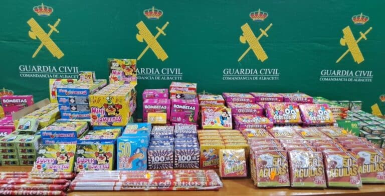 La Guardia Civil de Albacete actúa contra el uso indebido de pirotecnia con 15 denuncias y la incautación de 23.000 artículos en la temporada navideña