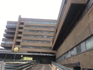 Accidente laboral en Albacete: Un operario resulta lesionado por una varilla durante la descarga de un camión