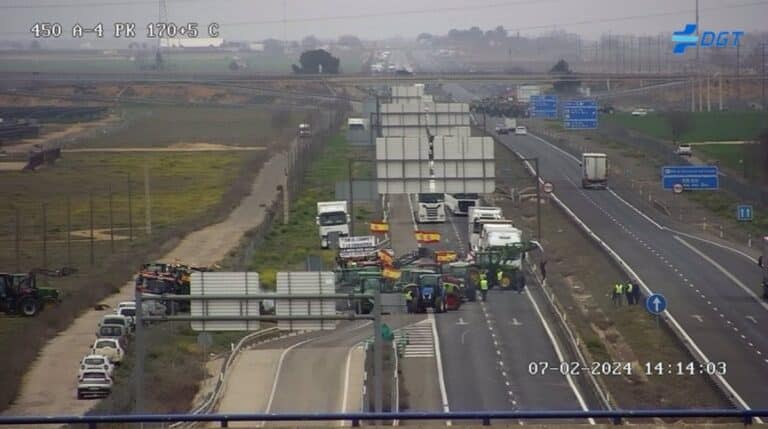 Productores independientes cesarán bloqueo en A-4 Manzanares a las 16:00, marcando distancia de la manifestación sindical