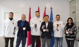 Manuel Serrano Ensalza al Club Natación Albacete por su Triunfo Mundial en Relevos