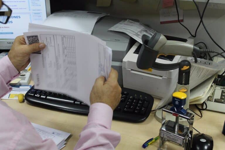 Tasa de Temporalidad Elevada en Castilla-La Mancha: Más del 56% de Empleados Públicos son Interinos y el 61% de los Laborales, Temporales