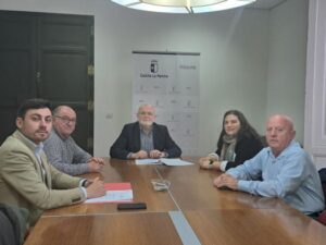 El Gobierno regional muestra interés en los proyectos de Bienservida para combatir la despoblación y mejorar sus infraestructuras sociales