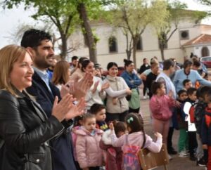 José González se une a la Comunidad Educativa del Colegio ‘El Ave María’ en Albacete para Celebrar el Día Internacional del Pueblo Gitano