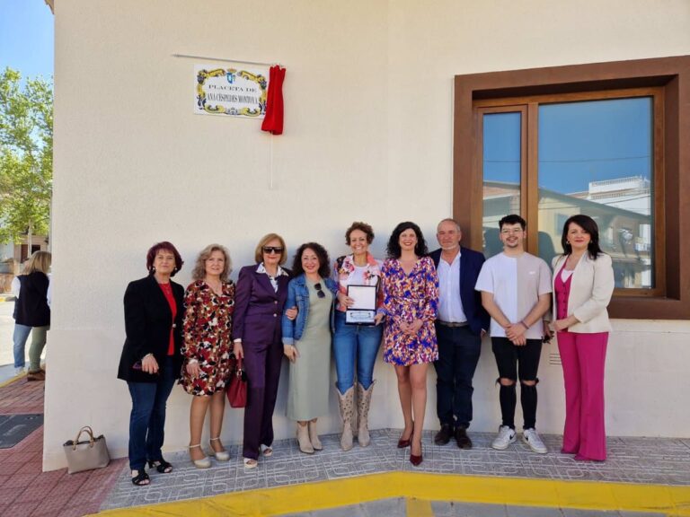 Plaza Ana Céspedes: Barrax Honra a la Prestigiosa Investigadora Con Su Nuevo Espacio Público