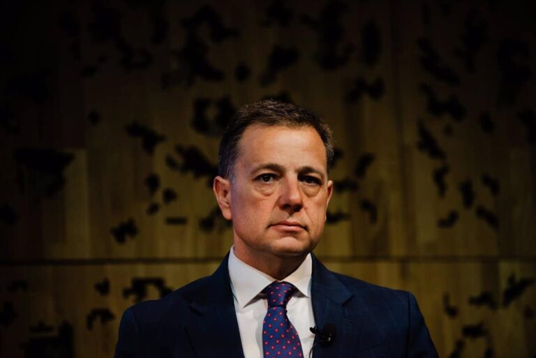 Serrano Resta Importancia a la Desobediencia de Voto en Vox que Permitió Aprobar Sus Cuentas: ‘Lo Esencial es la Herramienta’