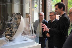 El museo provincial de Albacete recibe una zafa de loza de Hellín, adquirida por el Ministerio de Cultura