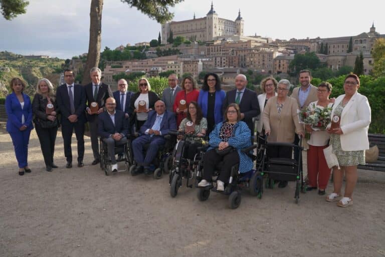 CLM Inclusiva COCEMFE reconoce en la II Gala Regional “CAPACES” el papel de las personas, entidades e instituciones por su labor inclusiva