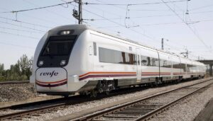 Cinco Heridos en Almansa por Descarrilamiento de Tren Tras Impactar con Árbol en la Vía