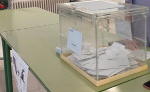 El PP Triunfa en Castilla-La Mancha, Supera al PSOE por 10 Puntos, Vox Conquista el Bronce, SAF Debuta y Tanto Sumar como Podemos Descienden, Cs Desaparece