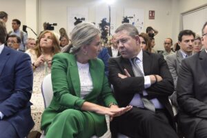 Page Resalta Estabilidad Política Frente a Tolón y Critica la Tentación de “Contagiar el Caos”