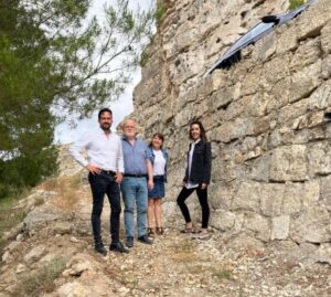 Rehabilitación del muro en carretera de Alcalá del Júcar a Tolosa por el Gobierno Regional