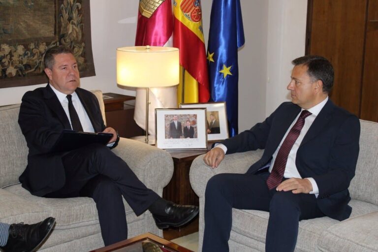 Acuerdo Entre Junta y Ayuntamiento de Albacete para el Desarrollo del Parque Aeronáutico y Logístico