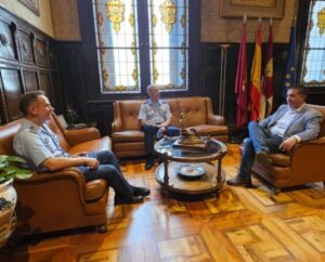 Cabañero se reúne con los futuros líderes de la Base Aérea de Albacete y el Ala 14 ante el inminente Relevo de Mando