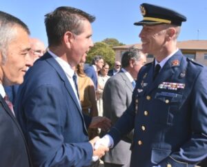 El Presidente Provincial Presencia la Investidura del Coronel Sánchez Caamaño en la Base Aérea de Albacete
