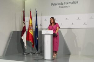 El gobierno de García-Page fomenta la lectura a través del servicio de bibliobús para llegar a más ciudadanos en la región