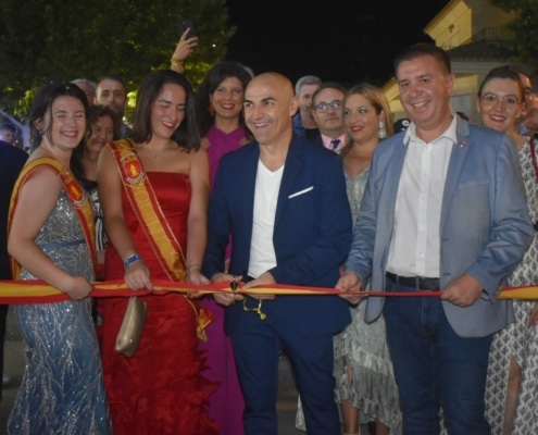 Cabañero destaca las Ferias y Fiestas de Casas Ibáñez como «un escaparate perfecto» durante su asistencia al inicio de las celebraciones
