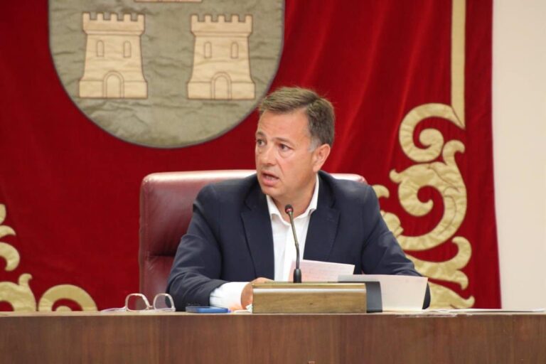 El alcalde de Albacete responde al PSOE C-LM sobre transfuguismo y califica de «charlatán» a su secretario de Organización