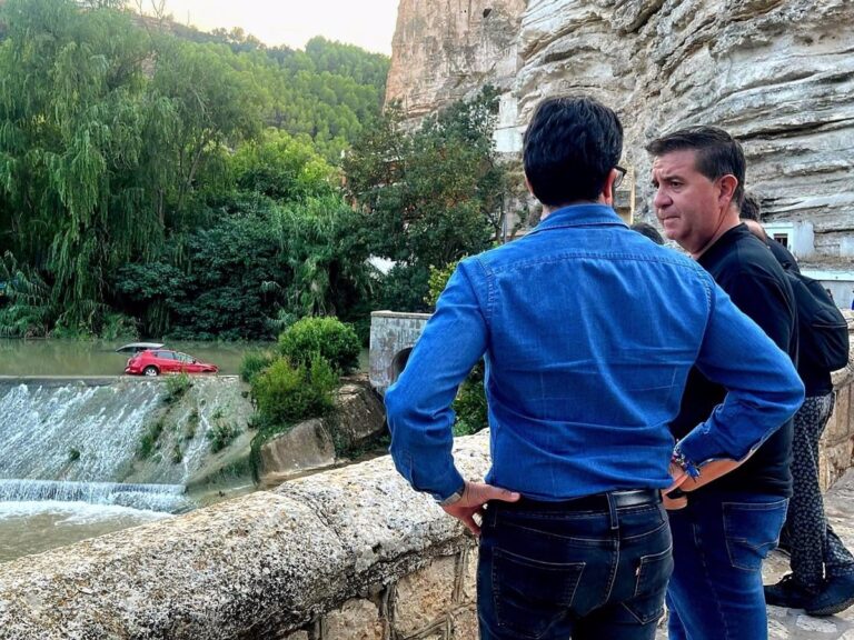 Diputación de Albacete Activa Recursos Para Ayudar A Alcalá del Júcar Tras La Devastadora Riada Que Causó Graves Daños Materiales