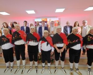 Hellín exhibe la tradición de los Danzantes de Isso en el estand de la Diputación de Albacete