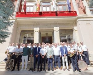 La Banda Sinfónica Municipal de Albacete Realiza su Tradicional Pasacalles con Actuación en el Palacio Provincial Durante la Feria