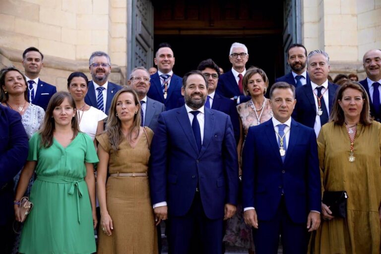 Núñez anima a todos los castellanomanchegos a disfrutar de la Feria de Albacete, «la mejor de nuestro país»