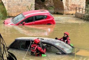 Vídeo: La riada de Alcalá del Júcar causa importantes daños materiales en la zona ribereña del río