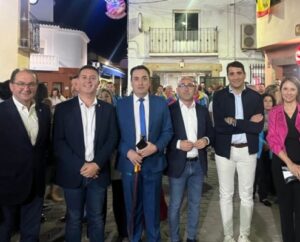 Cabañero celebra con los vecinos de Povedilla el comienzo de sus festividades junto al delegado provincial de Agricultura como pregonero