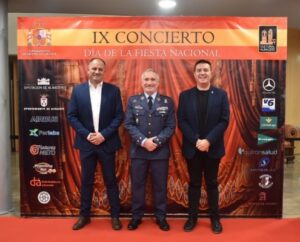 Cabañero resalta la fusión perfecta de ‘música, valores y solidaridad’ en el Concierto de la Fiesta Nacional organizado por la Subdelegación de Defensa, en beneficio de Desarrollo Autismo