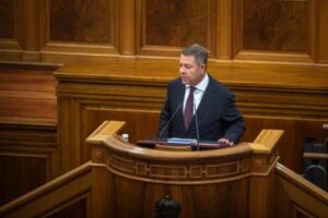 García-Page Refuerza su Compromiso con el Estado del Bienestar con la Anuncio de 5.200 Nuevas Plazas en Sanidad