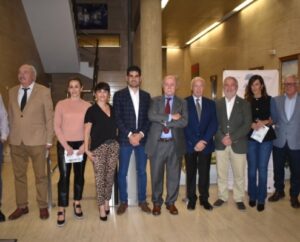 La Diputación de Albacete Impulsa la Inclusión en el Ciclo de Conferencias de ALUEX con la Incorporación de Intérpretes de Lengua de Signos