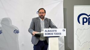 Núñez pide a Page un fondo para que los ayuntamientos asuman competencias impropias de la Junta en Castilla-La Mancha