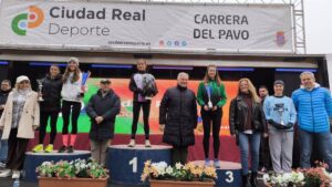 Chiki Pérez y Queralt Criado, Campeones de la LI Carrera del Pavo en Ciudad Real, Celebran Su Victoria en Este Gran Evento
