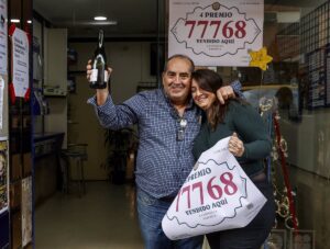 El Sorteo de Navidad 2024 Lleva la Suerte a Paiporta, Catarroja y Letur, Afectadas por la Dana