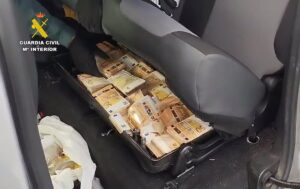 Intervención en la A-43: hallan 280.000 euros sin declarar en un coche a la altura de Villarrobledo