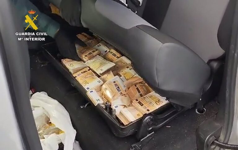 Intervención en la A-43: hallan 280.000 euros sin declarar en un coche a la altura de Villarrobledo