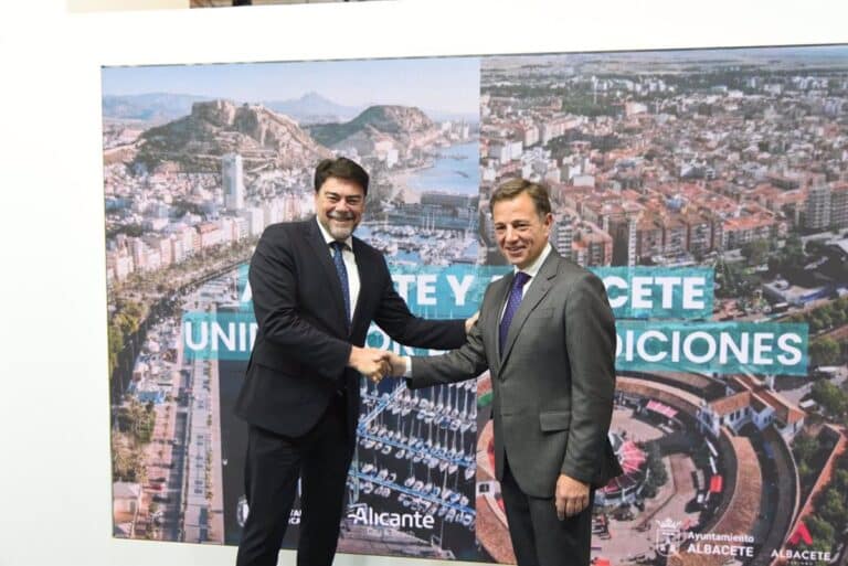 Alcaldes de Albacete y Alicante firman convenio para potenciar la colaboración turística entre ambas ciudades
