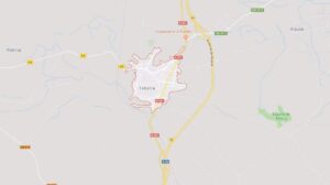 Cortada la carretera CM-412 en Tobarra (Albacete) por el vuelco de un camión en ambos sentidos de circulación