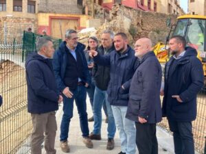 El alcalde de Letur recibe al comisionado especial para la reparación de daños por la DANA en su visita inaugural a la localidad albaceteña