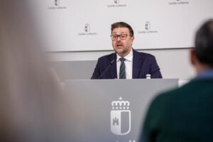 Propuesta de oposiciones de Enseñanzas Medias 2025: 795 plazas disponibles.