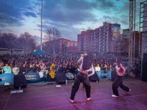 Alrededor de 17.000 personas disfrutan de las actividades del Jueves Lardero en Albacete con gran entusiasmo y participación.