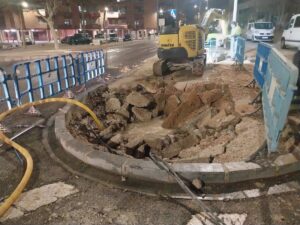Ayuntamiento y Aguas de Albacete colaboran en la reparación de averías en la calle Francisco Javier de Moya