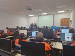 22 voluntarios de Protección Civil y policías locales de Castilla-La Mancha reciben formación en ciberacoso y sus medidas preventivas.